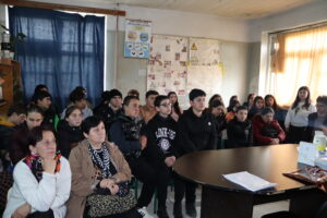 შეხვედრა სკოლის მოსწავლეებთან.